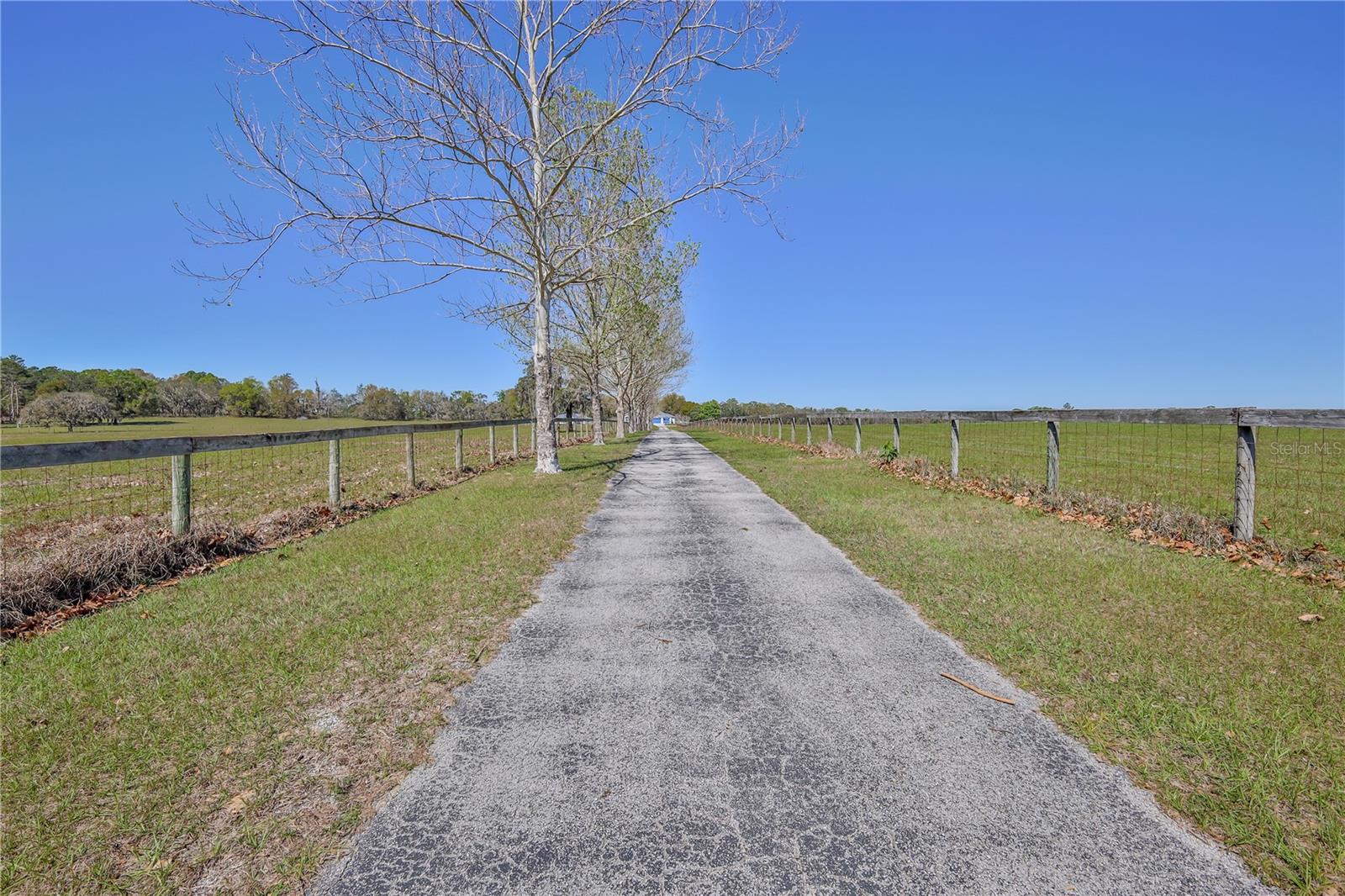 WHISPERING OAKS - Residential