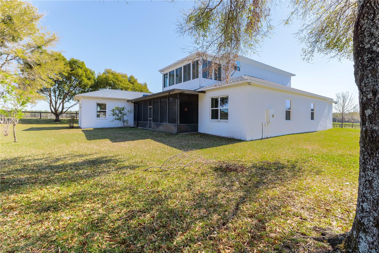 WHISPERING OAKS - Residential