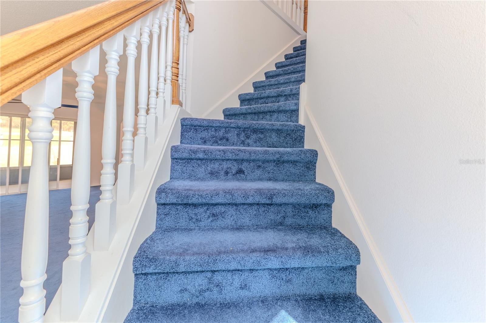 WHISPERING OAKS - Residential