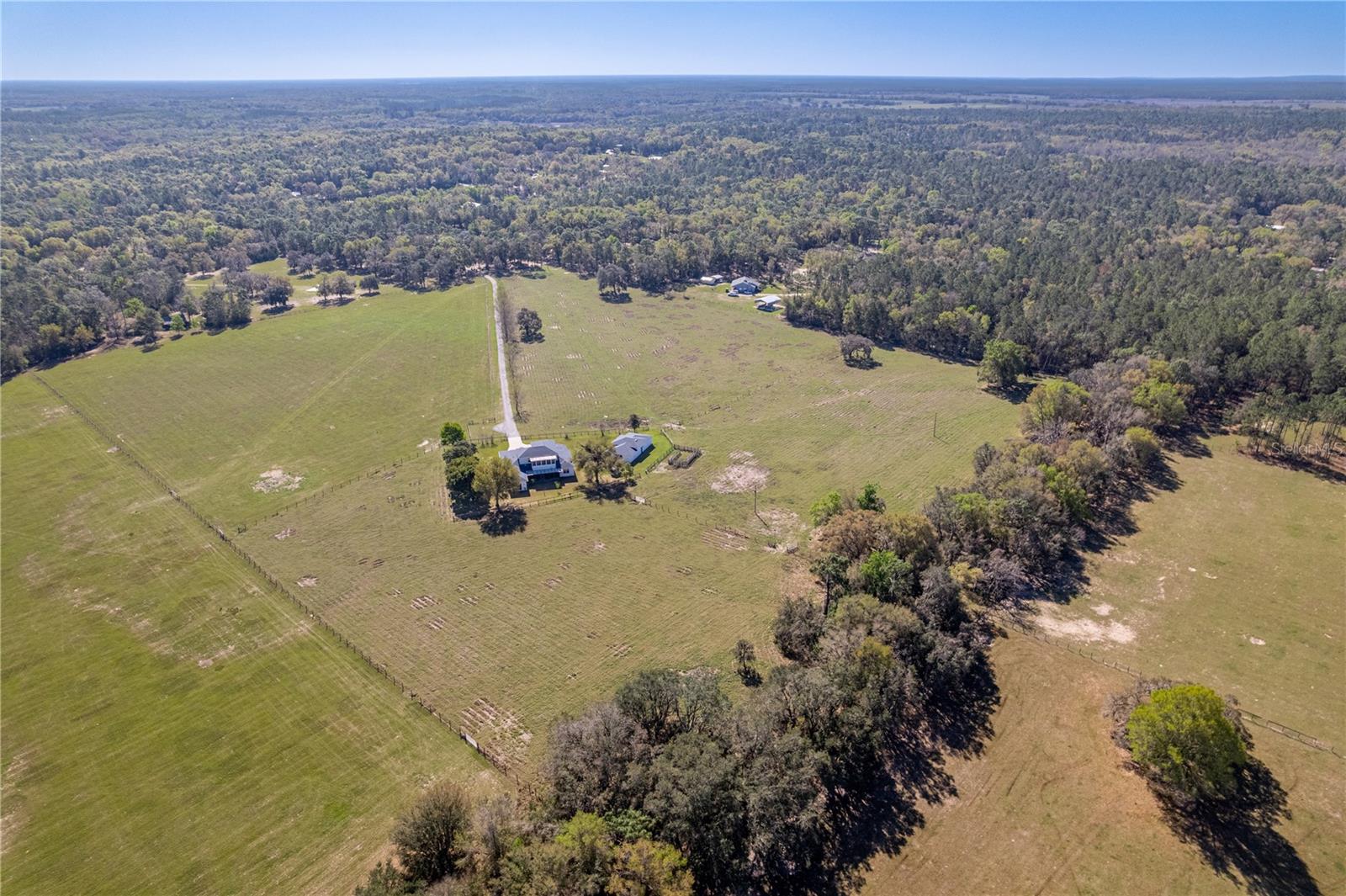 WHISPERING OAKS - Residential