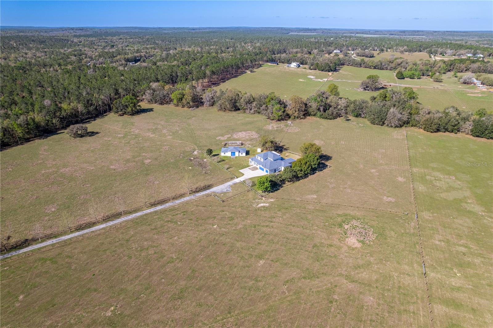 WHISPERING OAKS - Residential