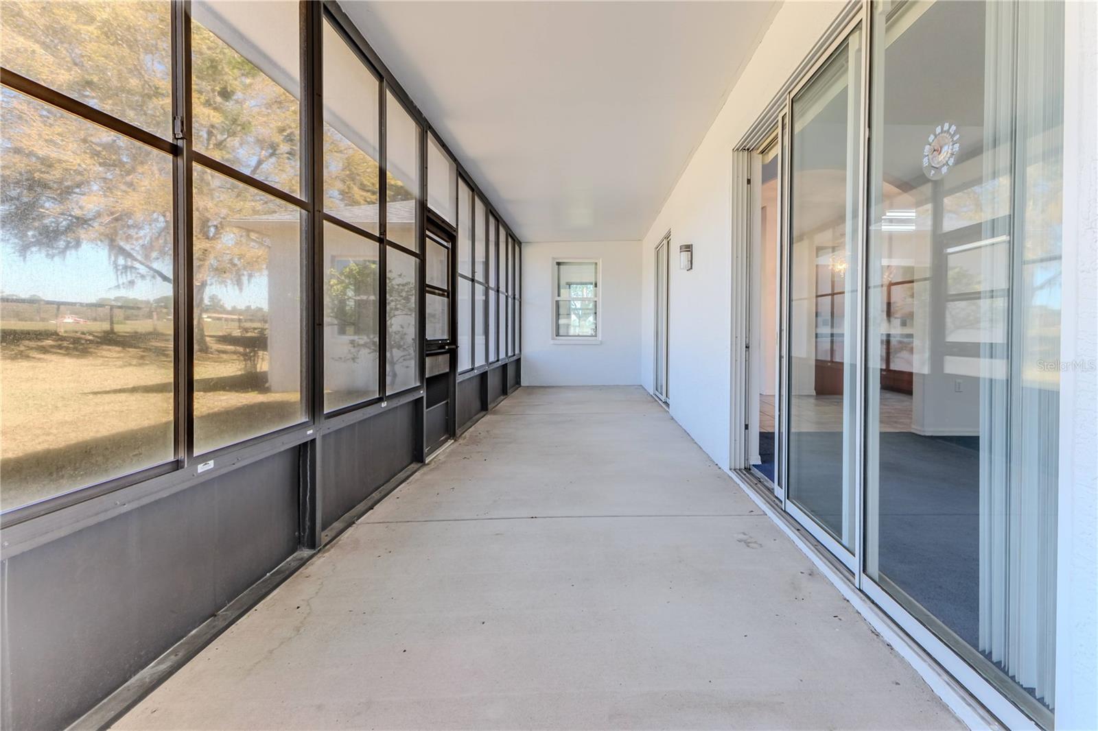 WHISPERING OAKS - Residential