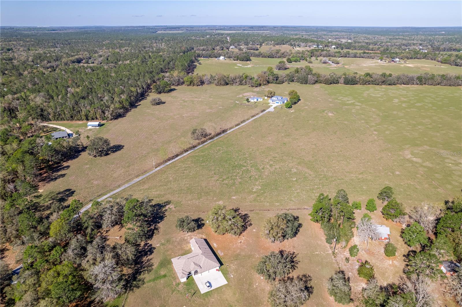 WHISPERING OAKS - Residential