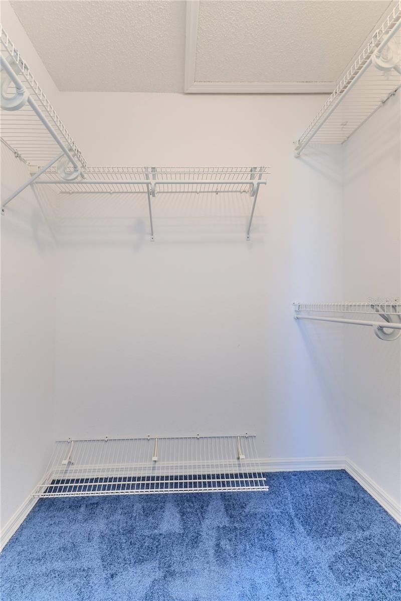 WHISPERING OAKS - Residential