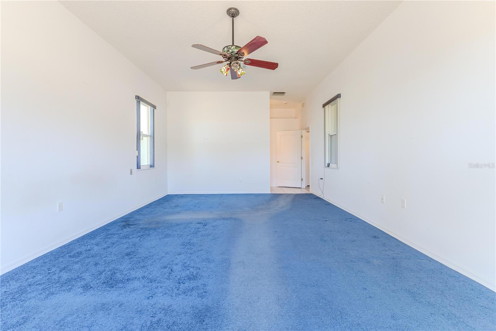 WHISPERING OAKS - Residential