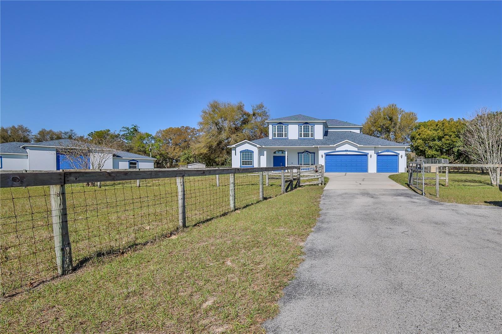 WHISPERING OAKS - Residential