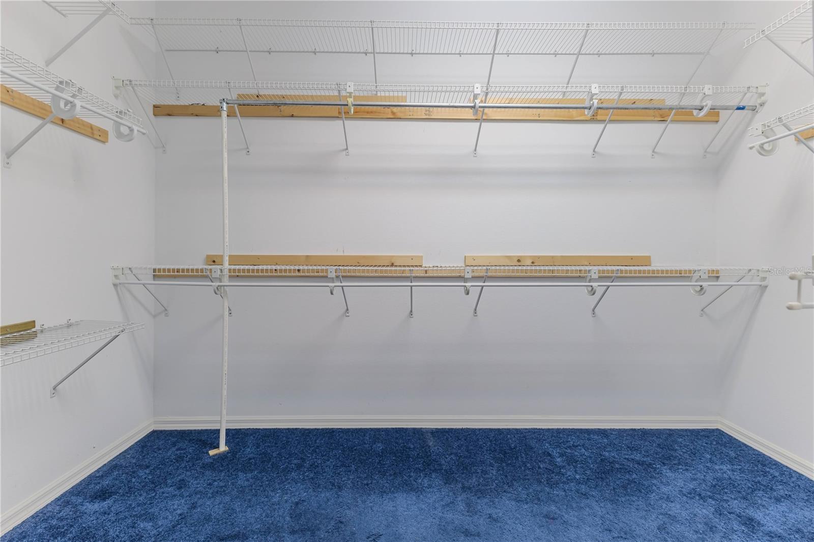 WHISPERING OAKS - Residential