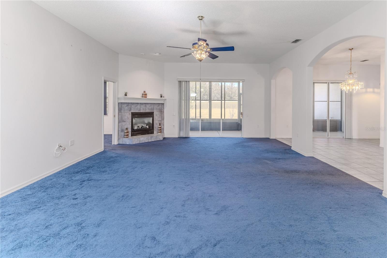 WHISPERING OAKS - Residential