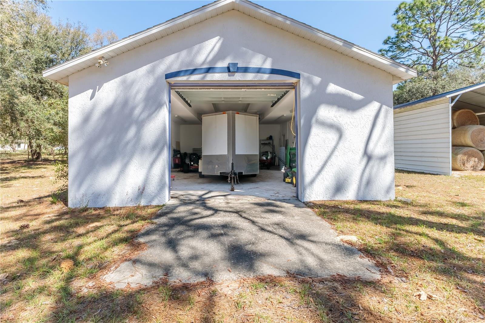 WHISPERING OAKS - Residential