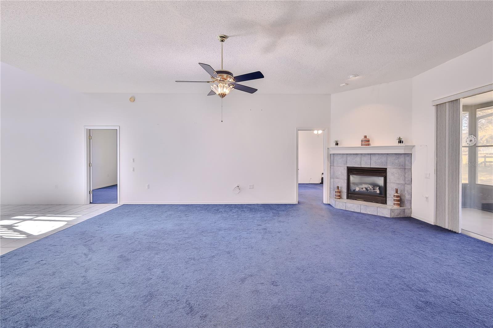 WHISPERING OAKS - Residential