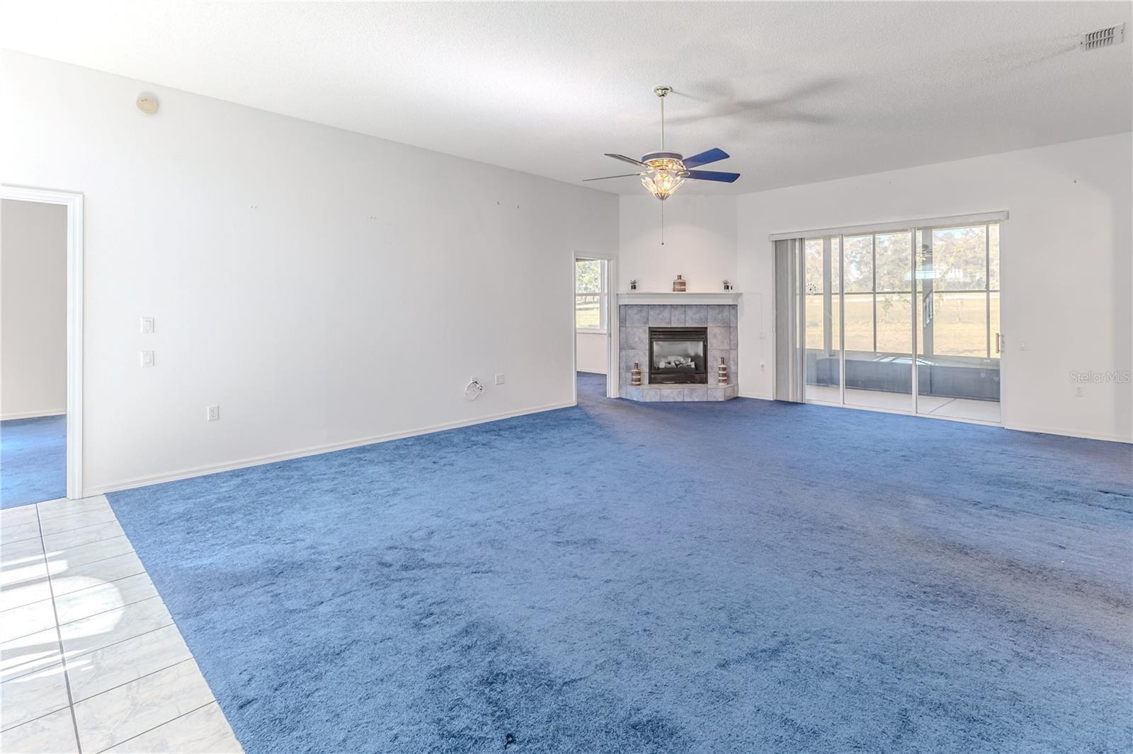 WHISPERING OAKS - Residential