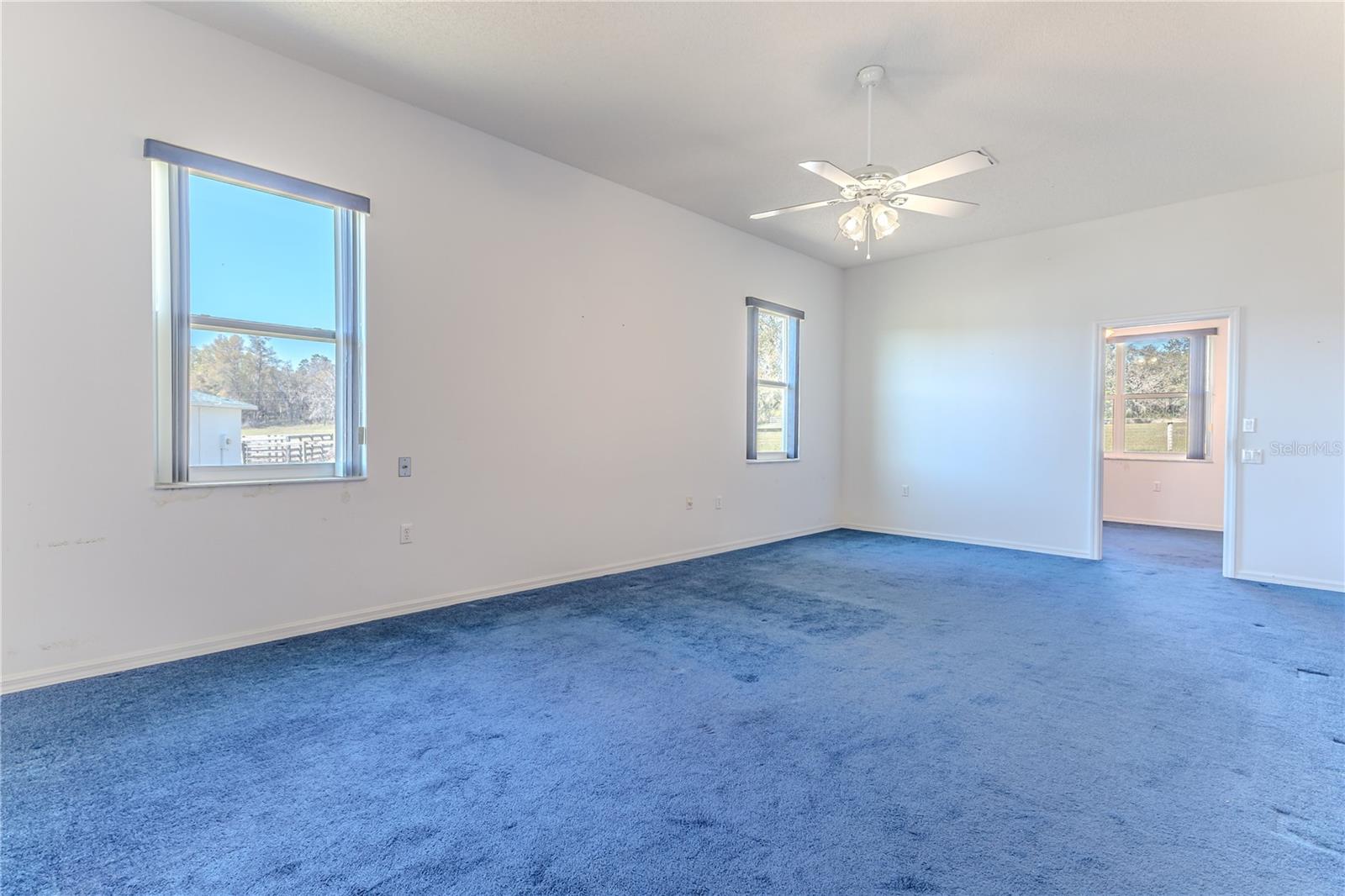 WHISPERING OAKS - Residential