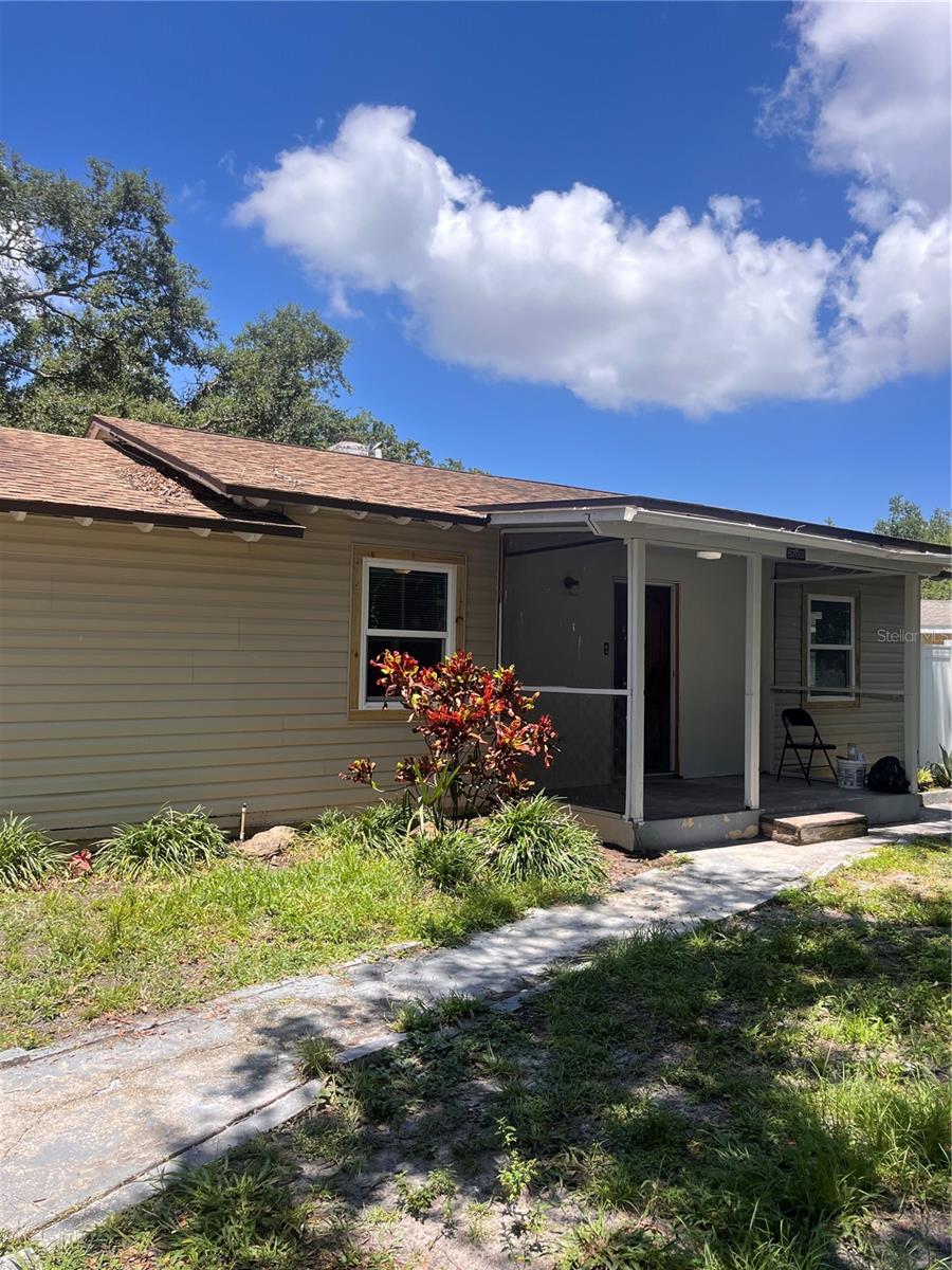 *SCHEDULED FOR RENO COMPLETION ON AUGUST 4* This newly renovated home offers a prime location and modern updates, in a highly sought-after South Tampa neighborhood. The property has newly installed flooring and windows throughout, a completely remodeled bathroom, and a kitchen equipped with new appliances. A new HVAC system was just installed as well. For added convenience, a new washer and dryer are also included. Outdoors, residents can enjoy a spacious backyard! Situated just a few miles from MacDill Air Force Base, a quick drive via N Golf Course St and Marina Bay Dr, this home is perfect for those affiliated with the base. The location offers easy access to a variety of nearby parks and recreational areas, including Gadsden Park, which features a lake, dog park, trails, and picnic areas.