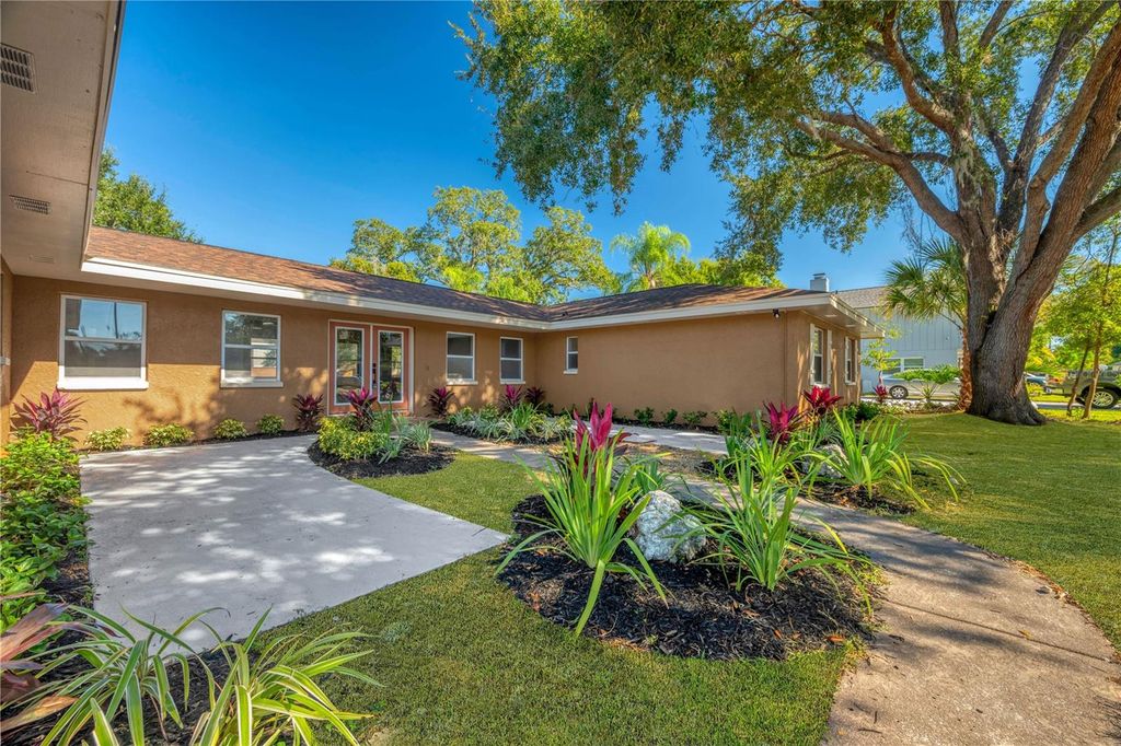 Photo of 2206 Wallwood Place, Brandon, FL 33510 (MLS # TB8448503)