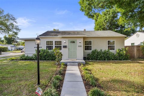 Photo of 1100 32nd Avenue N, St Petersburg, FL 33704 (MLS # TB8497587)