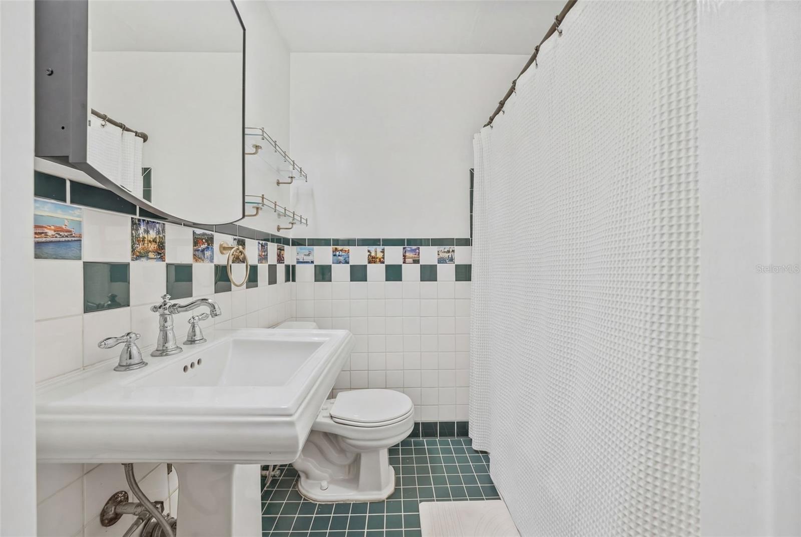 HYDE PARK - Residential