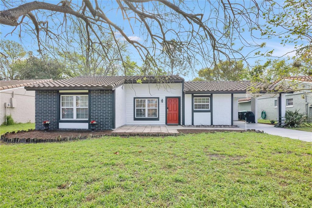 Photo of 10431 Kingbrook Lane, Orlando, FL 32821 (MLS # O6392215)