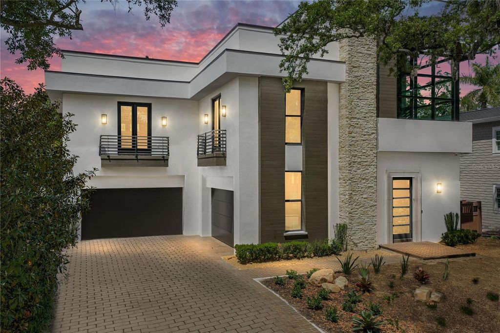 Photo of 2903 W Hawthorne Road, Tampa, FL 33611 (MLS # TB8505810)