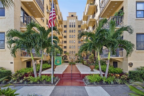 Photo of 130 4th Avenue N #702, St Petersburg, FL 33701 (MLS # A4708022)