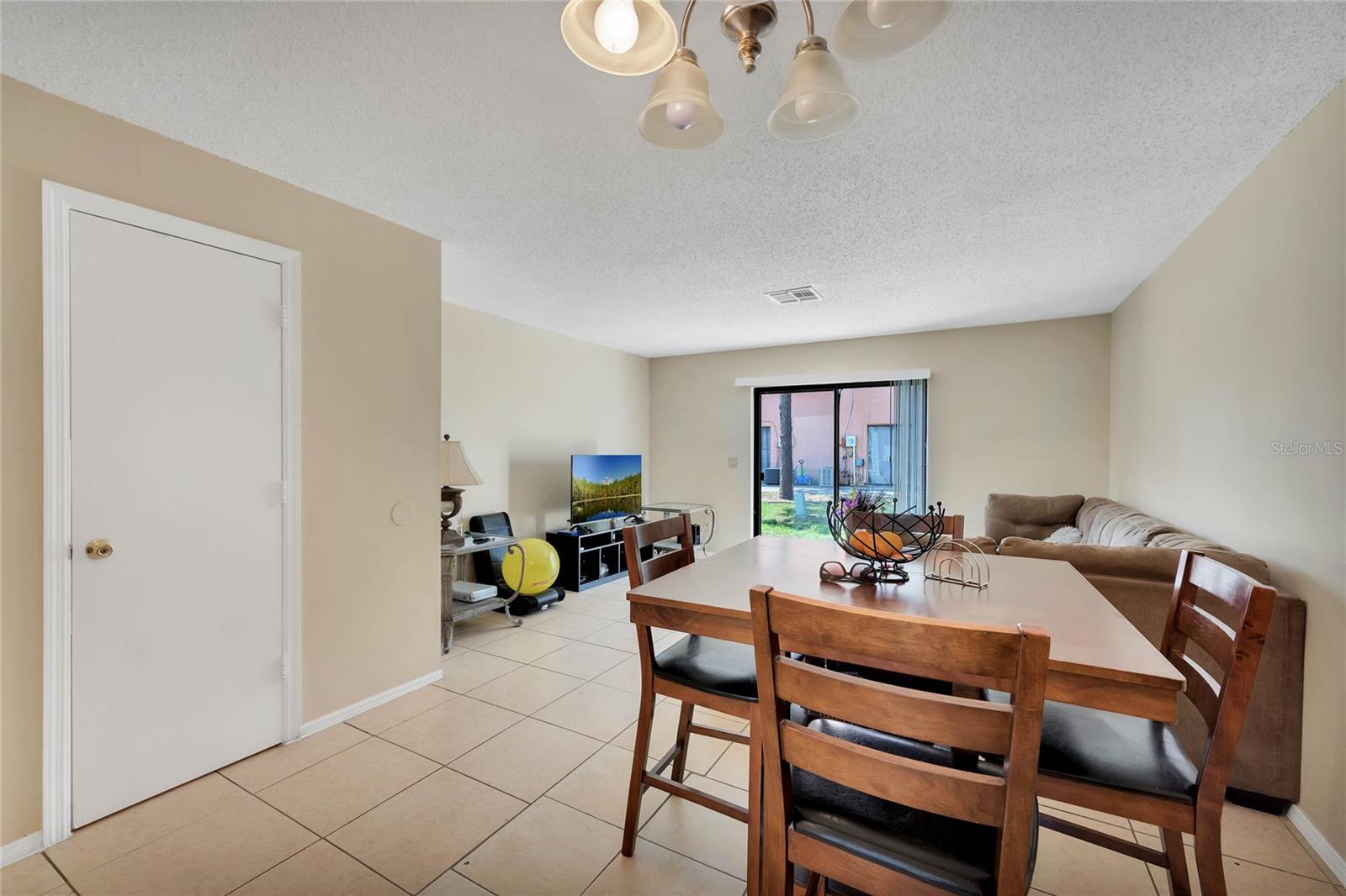 BUENAVENTURA LAKES UNIT 01 - Residential Lease