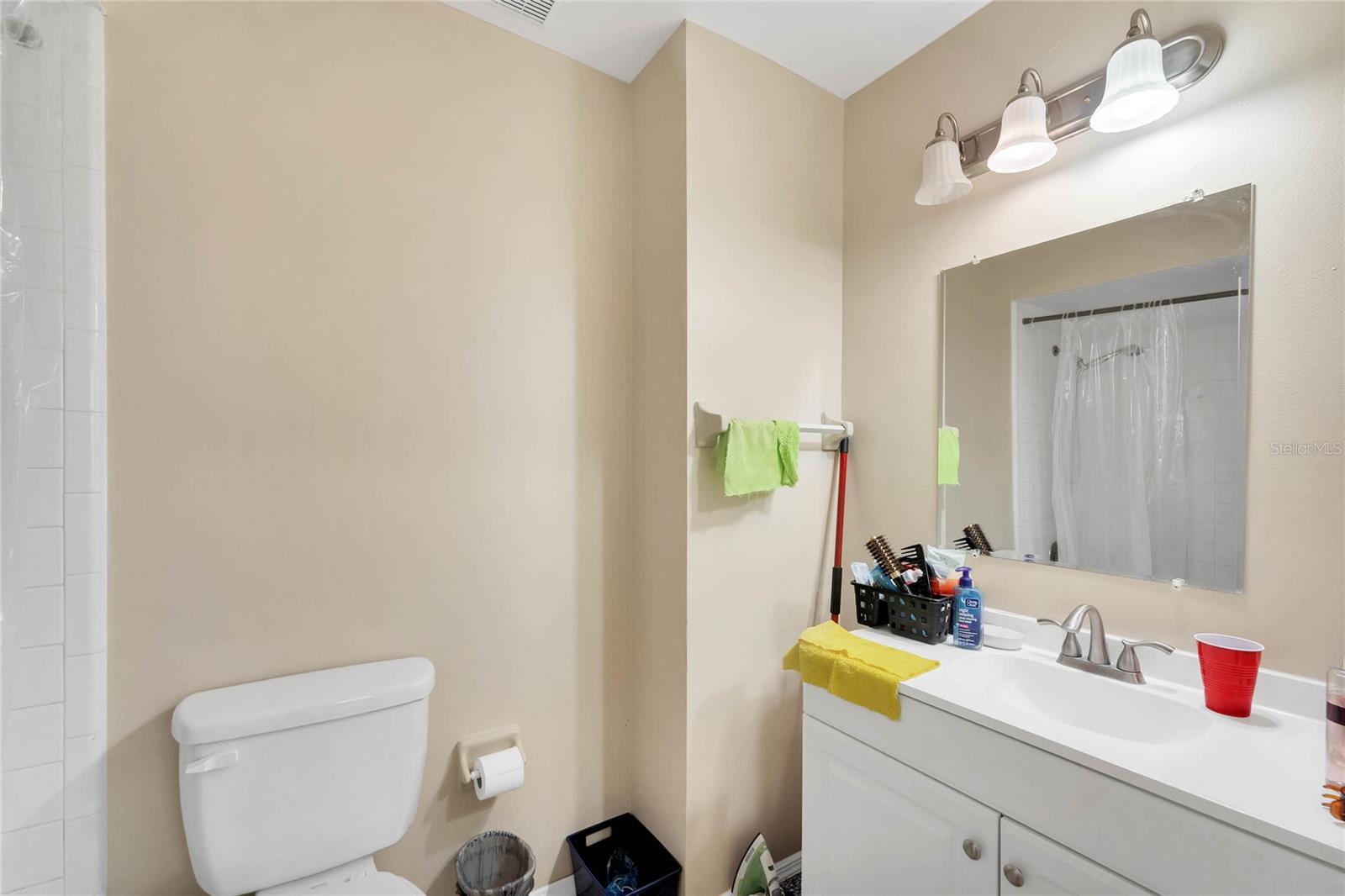 BUENAVENTURA LAKES UNIT 01 - Residential Lease