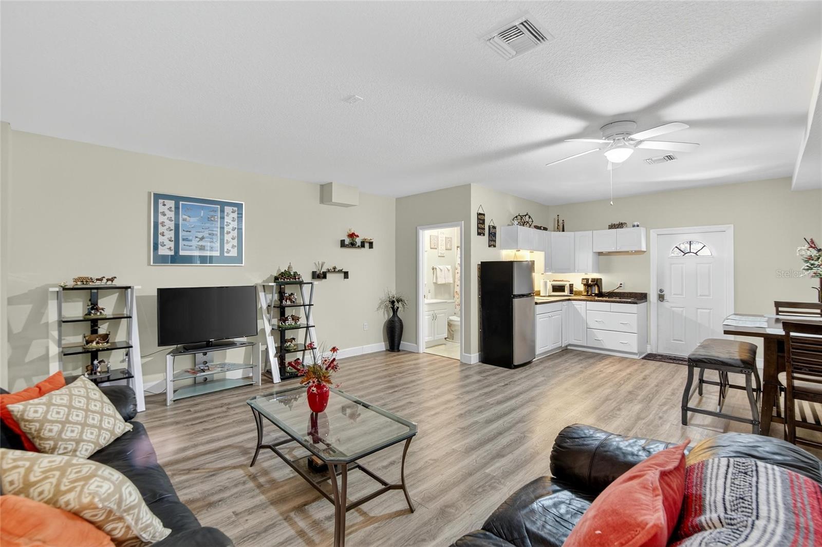 QUAIL HOLLOW VILLAGE - Residential Lease