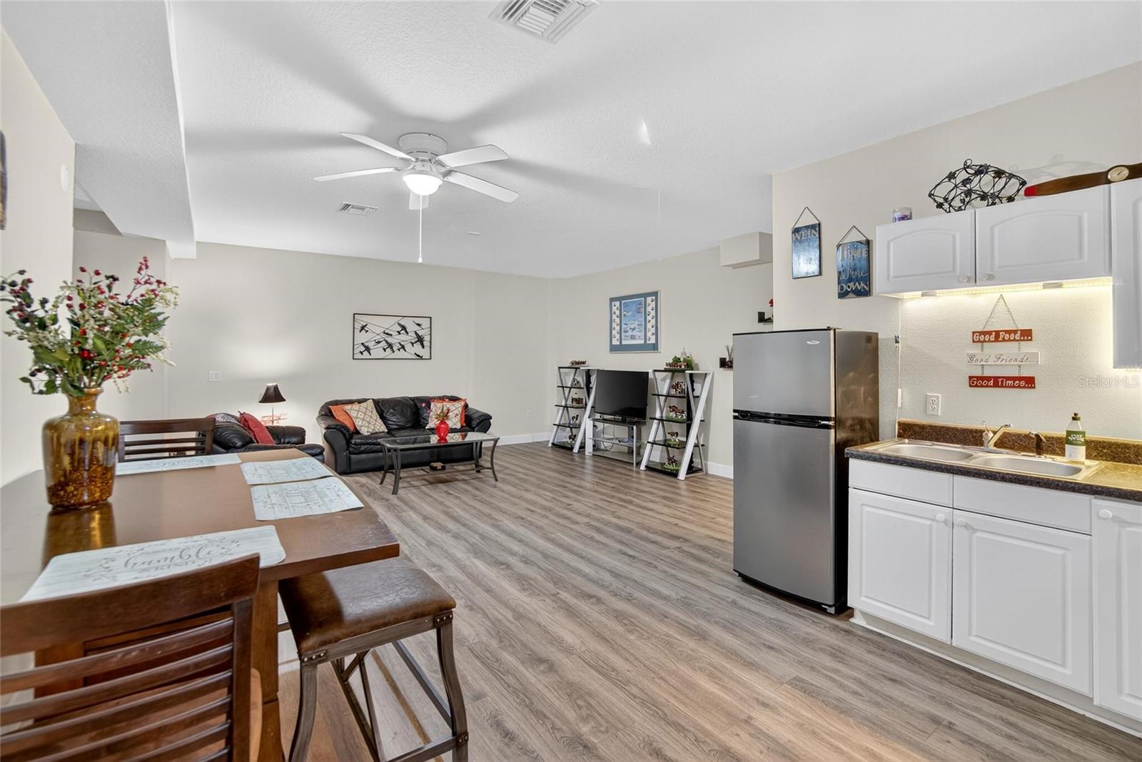 QUAIL HOLLOW VILLAGE - Residential Lease