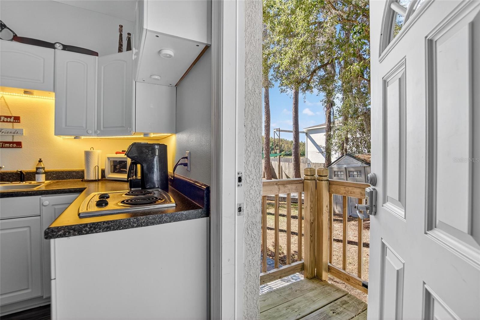 QUAIL HOLLOW VILLAGE - Residential Lease