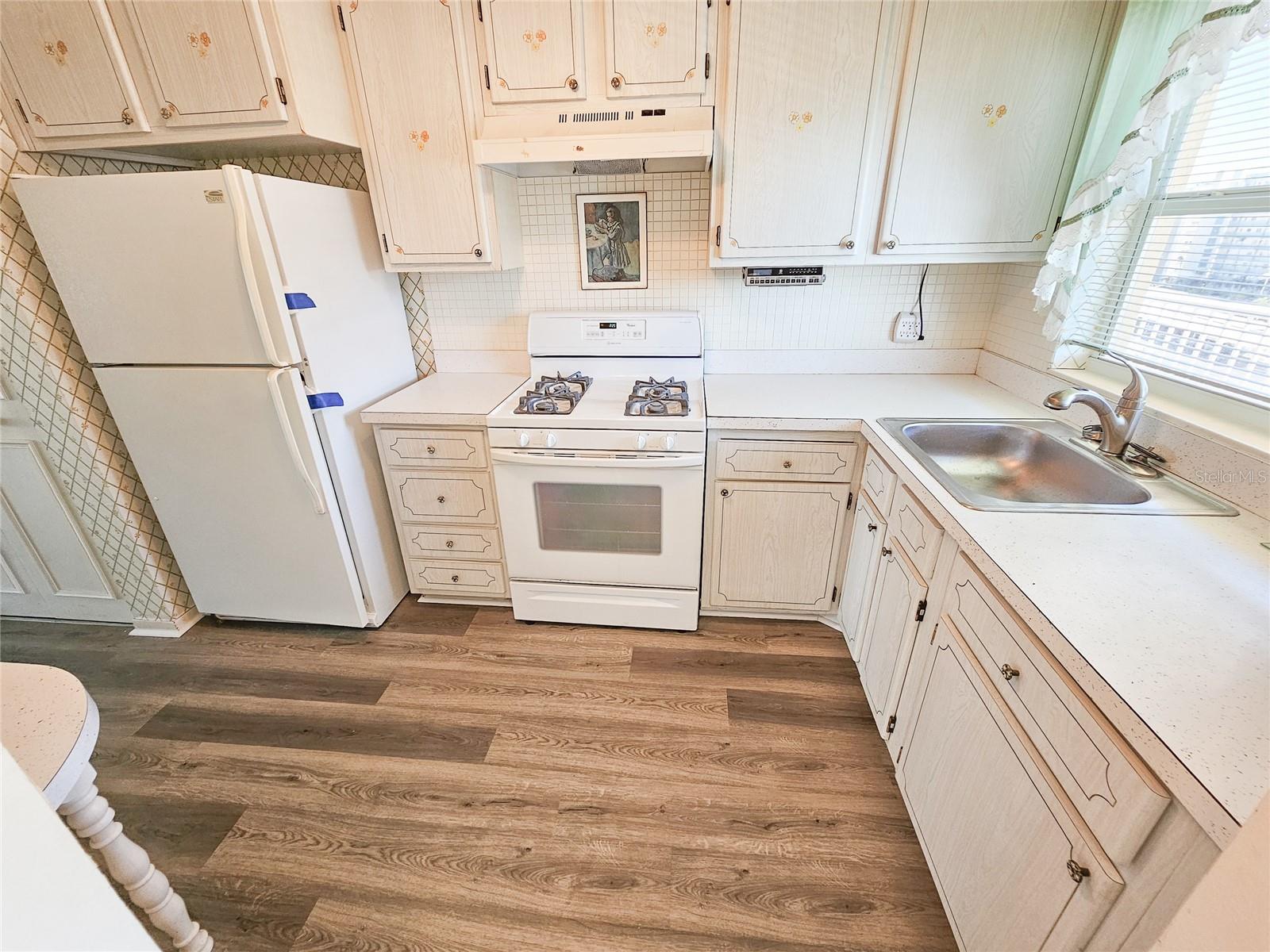 6075 SHORE BOULEVARD S 605