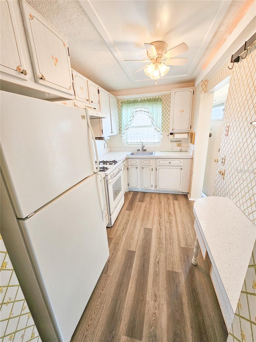 6075 SHORE BOULEVARD S 605