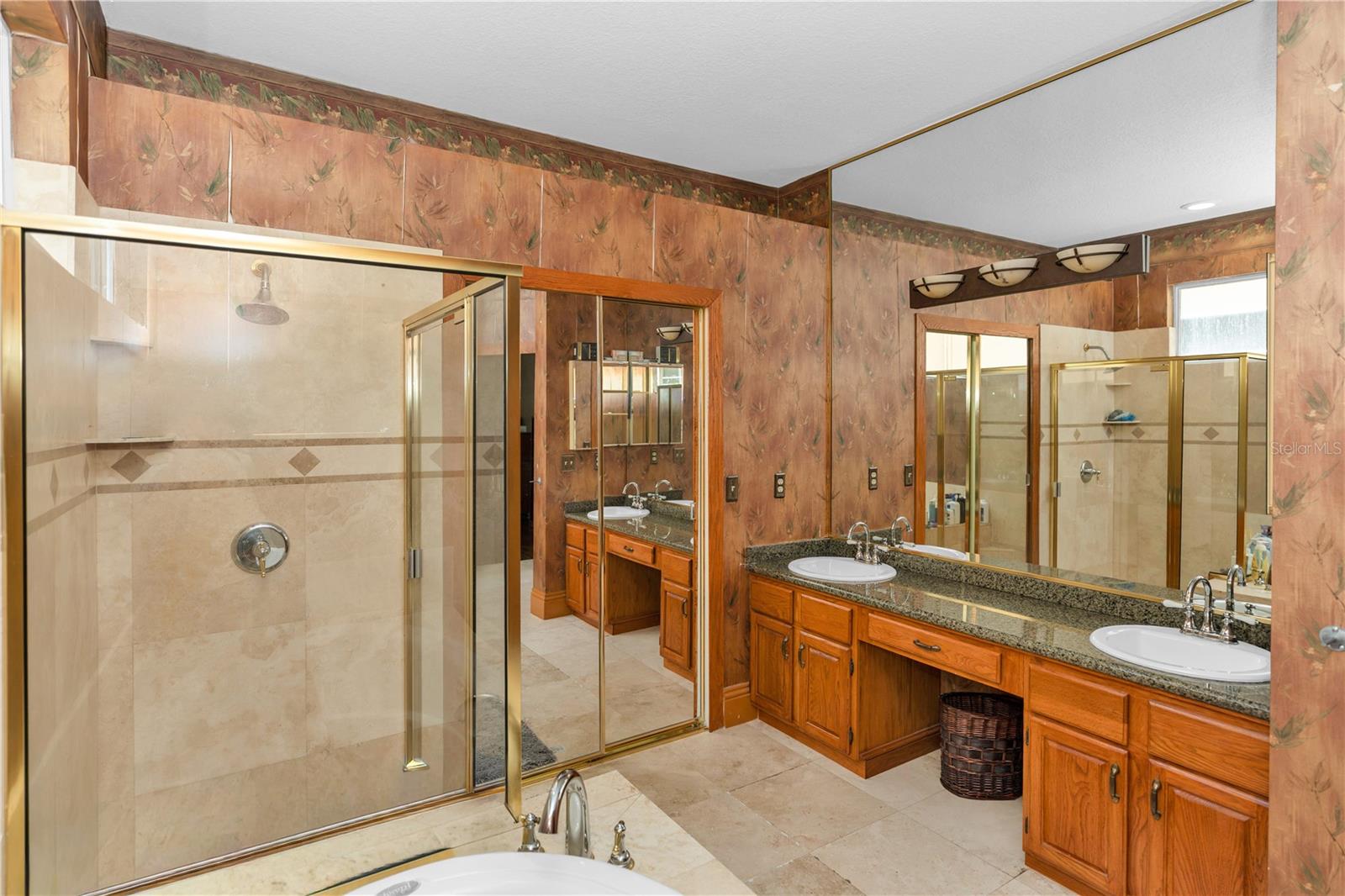 TWIN OAKS - Residential