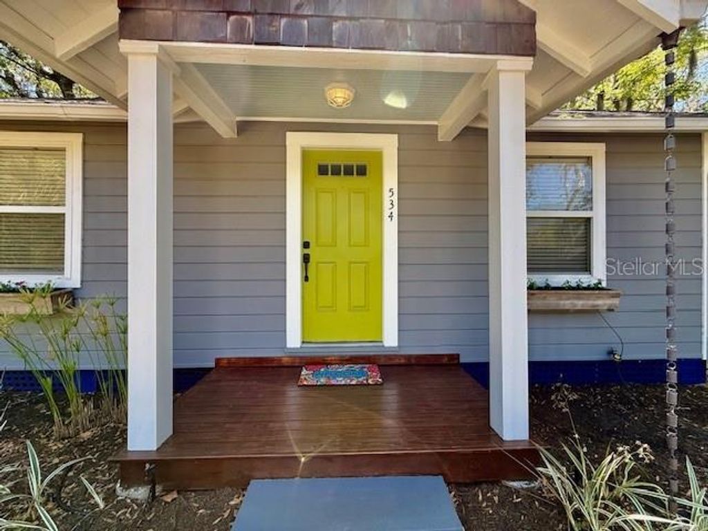 Photo of 534 W Pennsylvania Avenue, Deland, FL 32720 (MLS # V4948067)