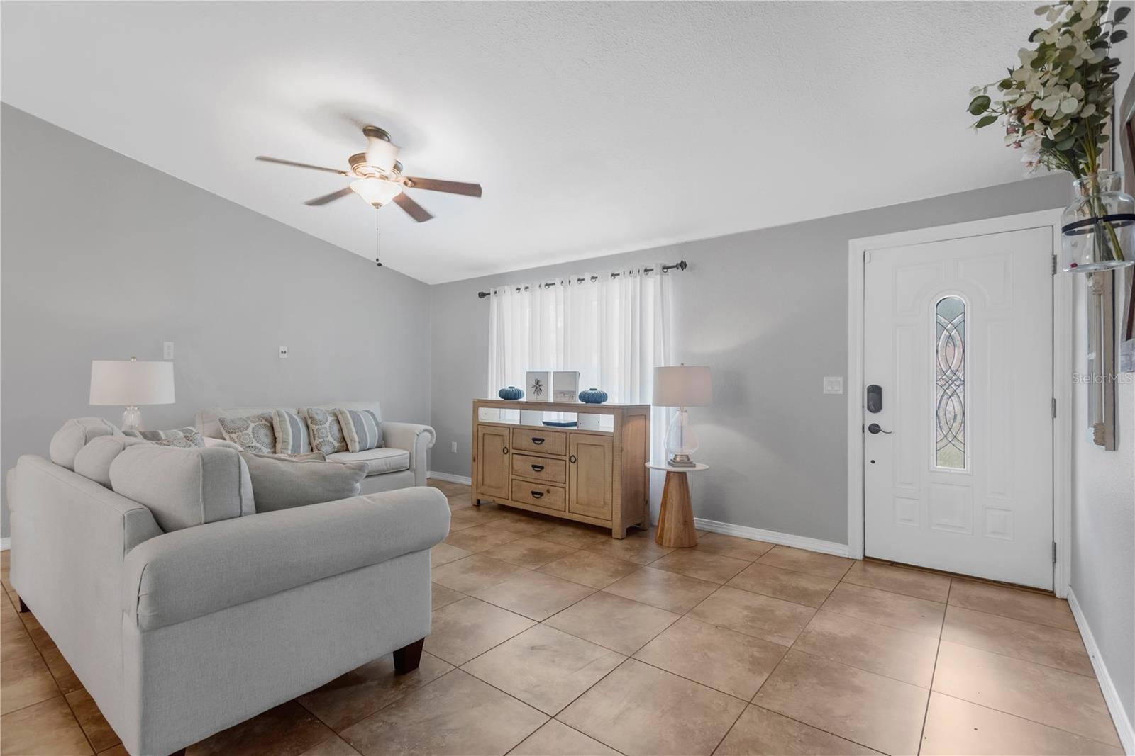 819 JACARANDA DRIVE