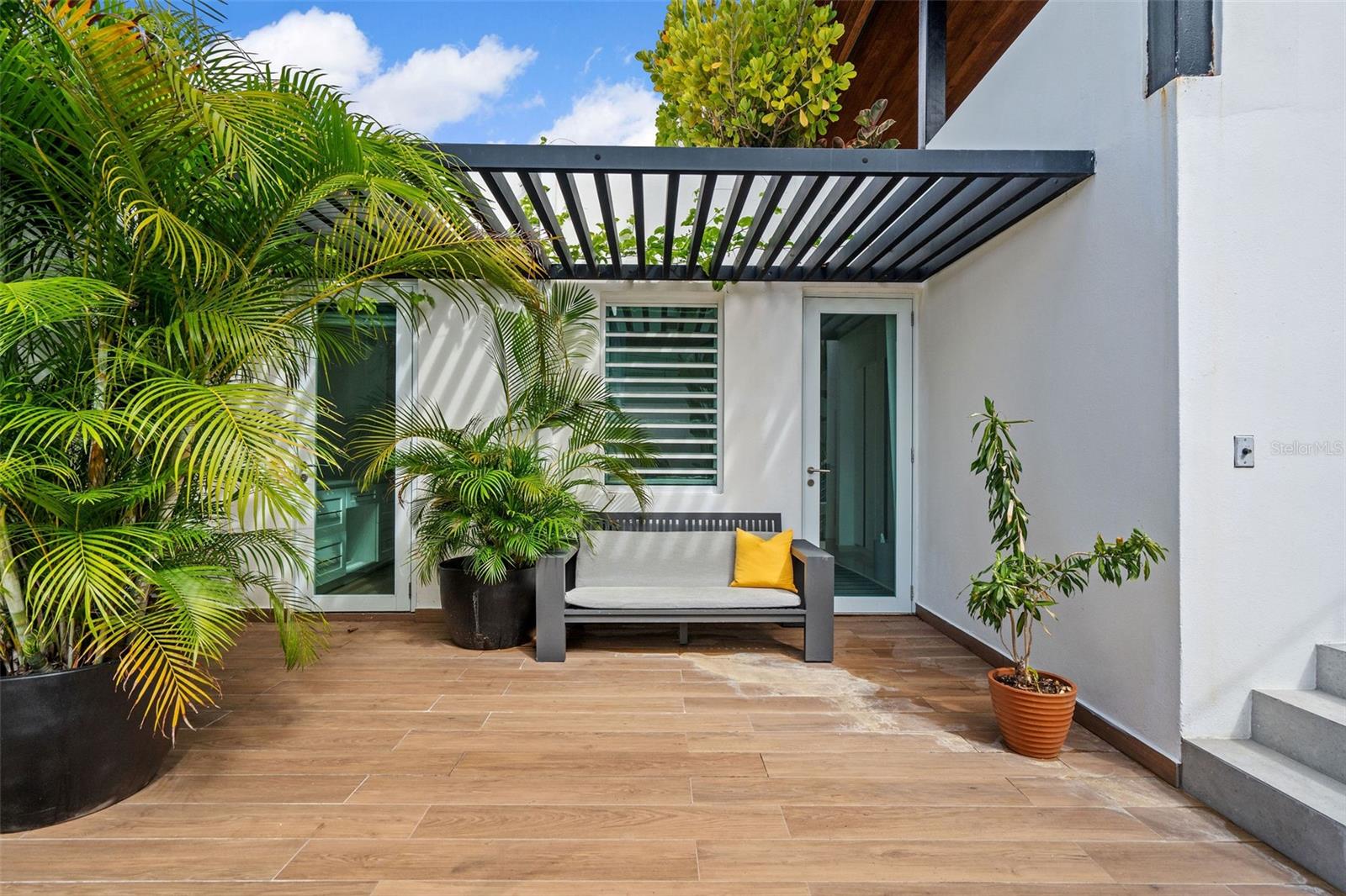 OCEAN PARK - Residential Lease