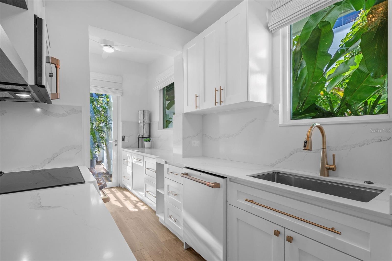 OCEAN PARK - Residential Lease