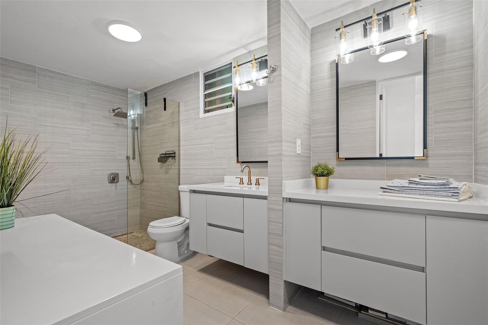 OCEAN PARK - Residential Lease