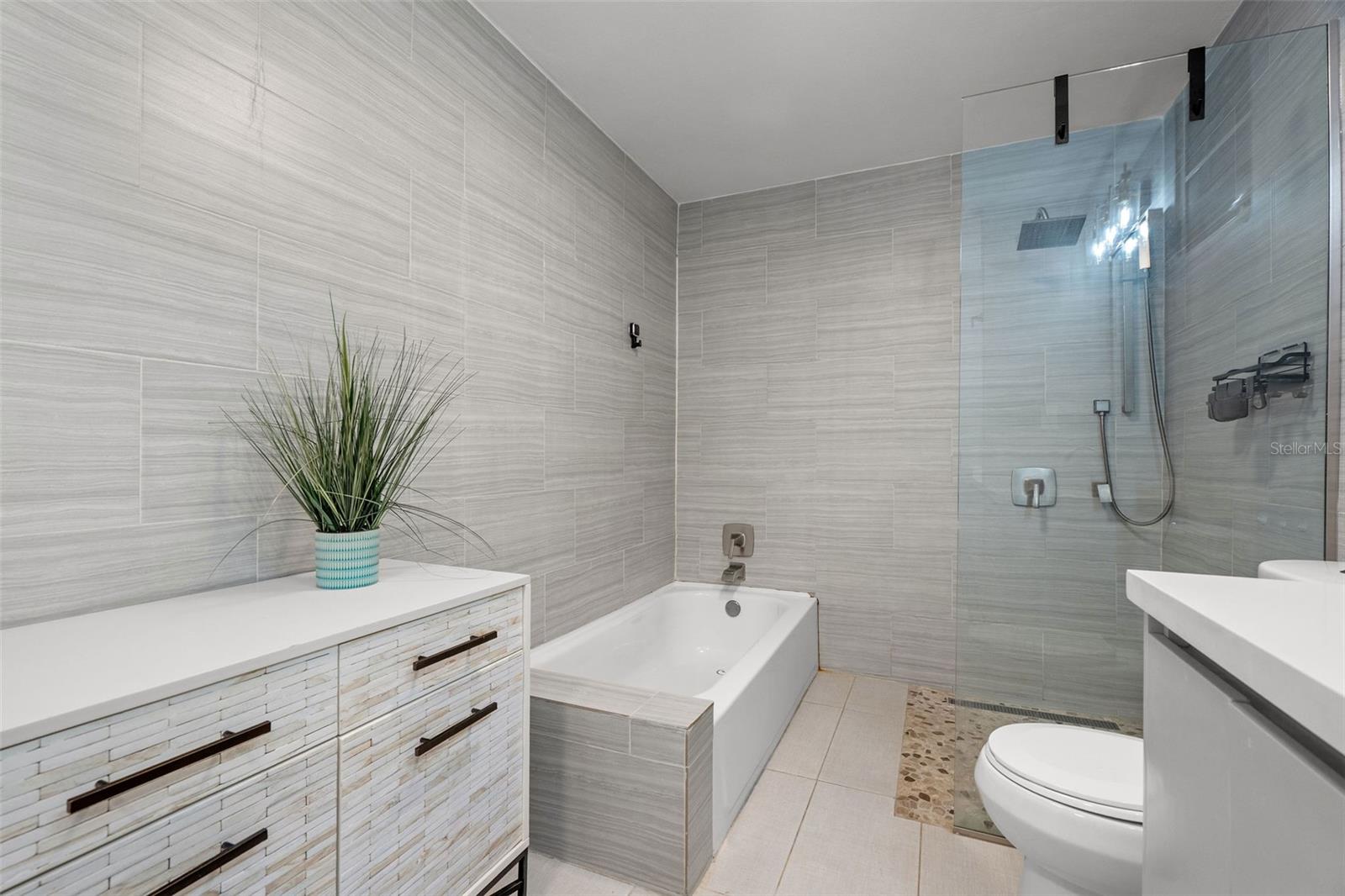 OCEAN PARK - Residential Lease