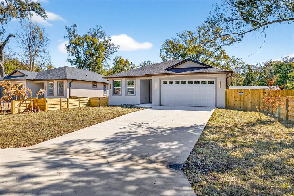 Photo of 284 Roosevelt Avenue, Masaryktown, FL 34604 (MLS # TB8478269)