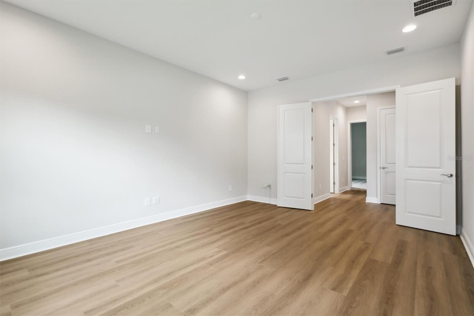 CRESTWOOD ESTATES - Residential