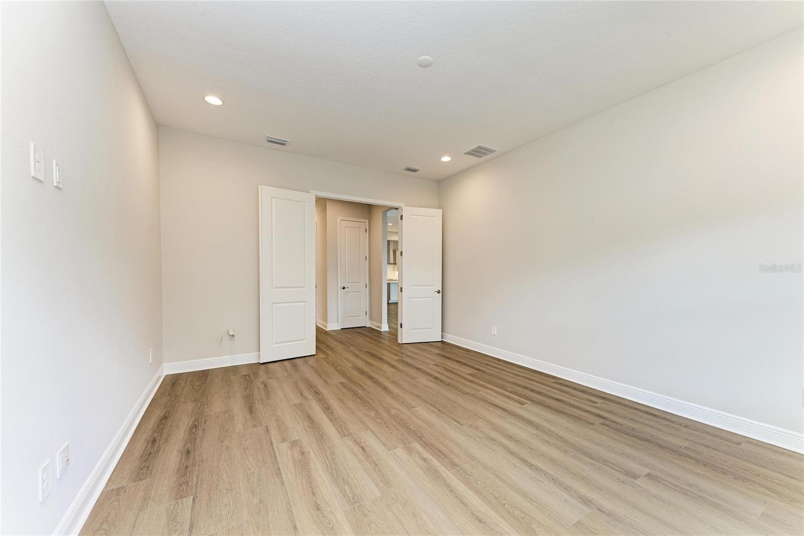 CRESTWOOD ESTATES - Residential