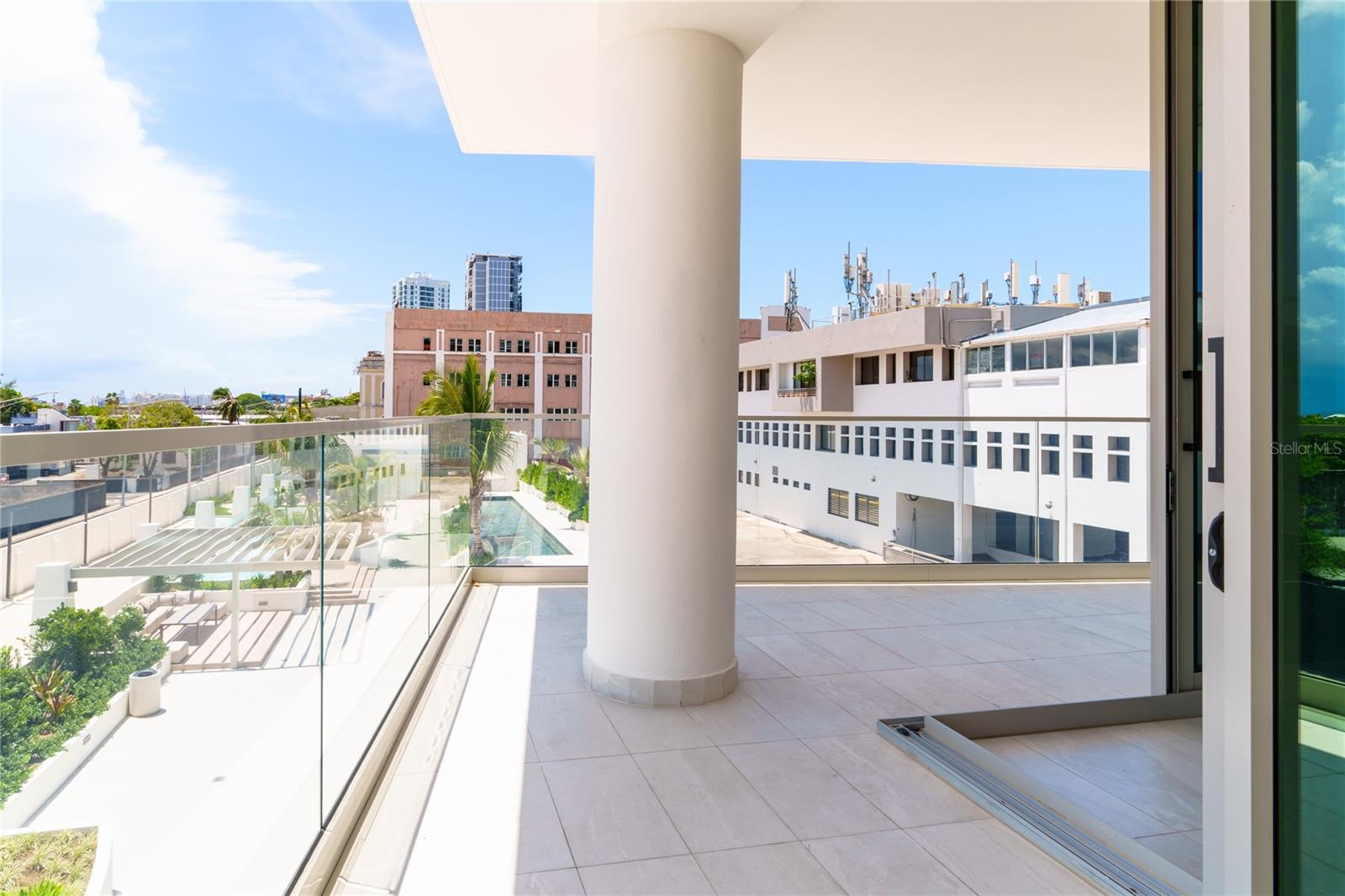 LE PARC - Residential Lease