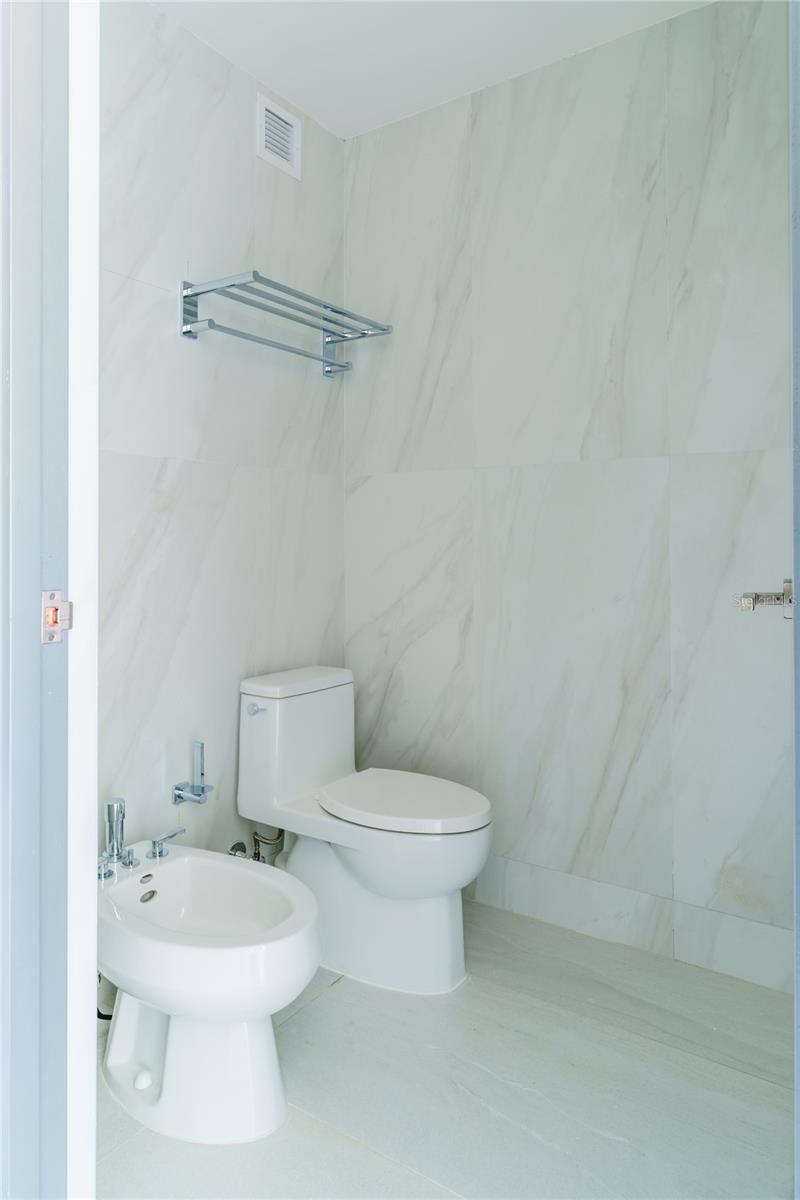 LE PARC - Residential Lease
