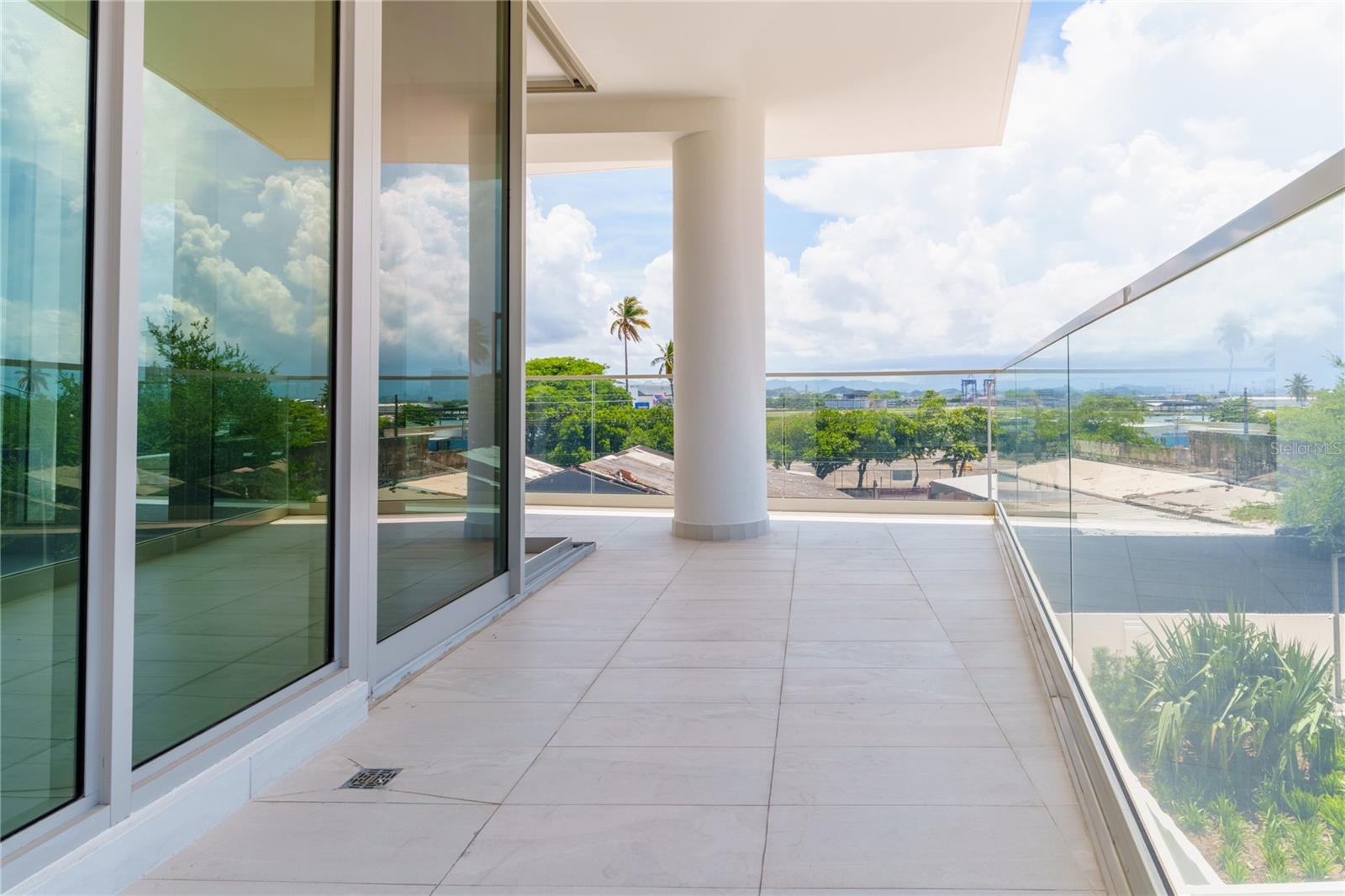 LE PARC - Residential Lease
