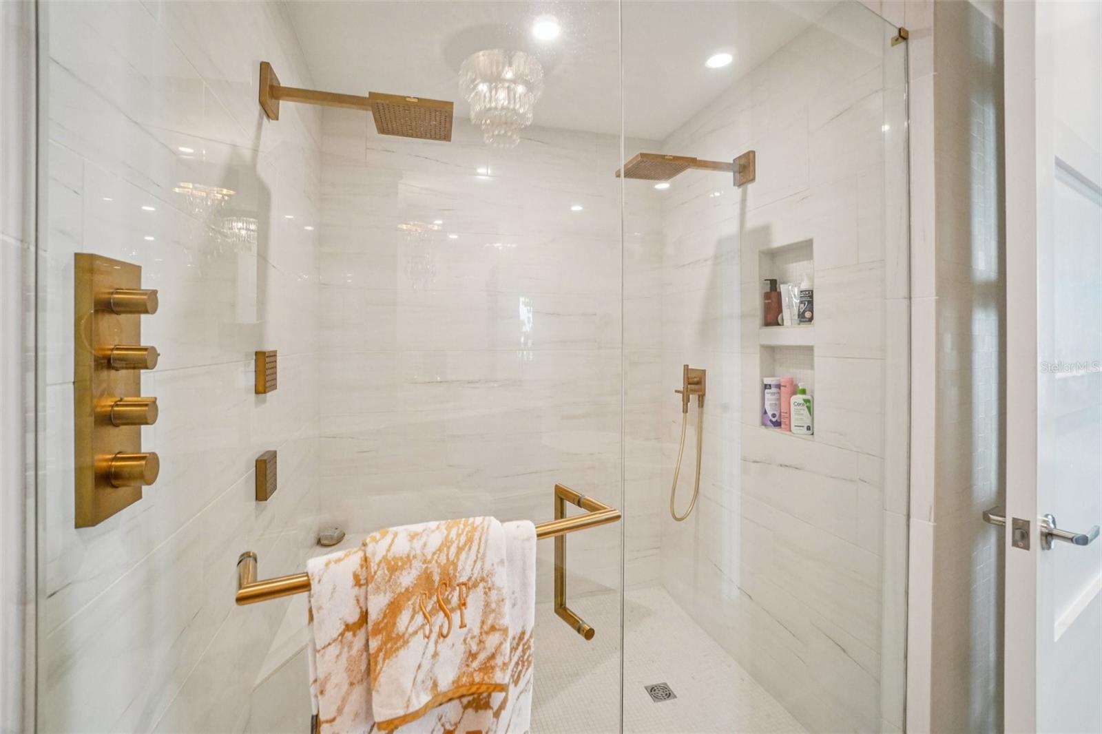 VIRAGE BAYSHORE - Residential