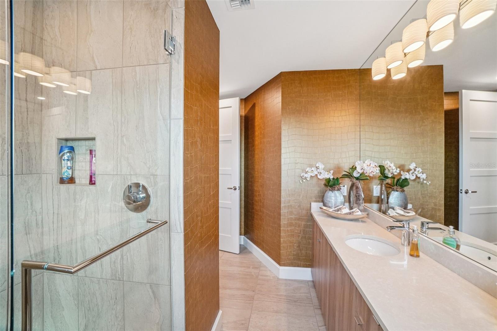 VIRAGE BAYSHORE - Residential