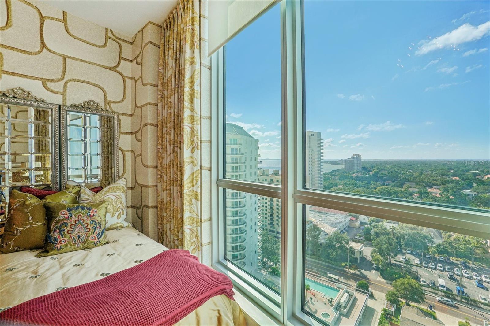 VIRAGE BAYSHORE - Residential