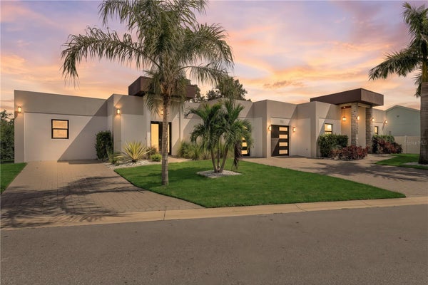 715 OAK ST, BRADENTON, FL 34208 - Image 73d93d54e04877c8f09db71446bff5fb/668127126