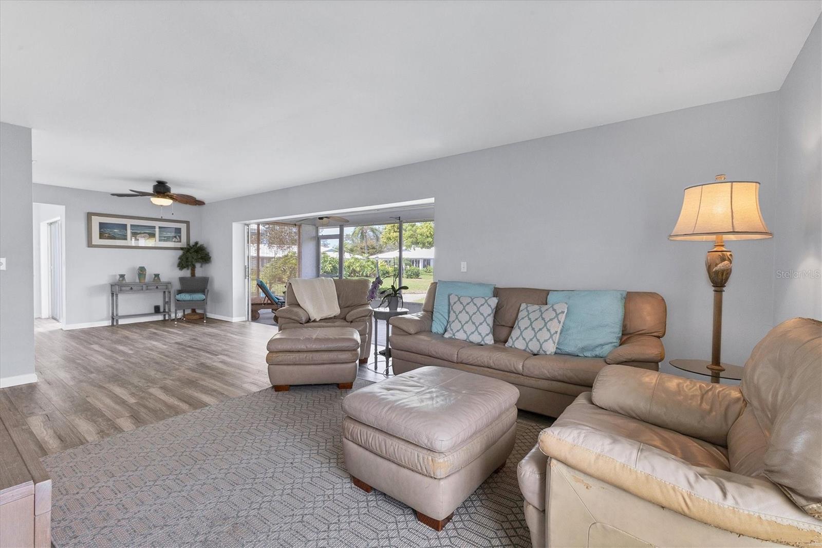 VILLAGE GREEN OF BRADENTON SEC 8 - Residential