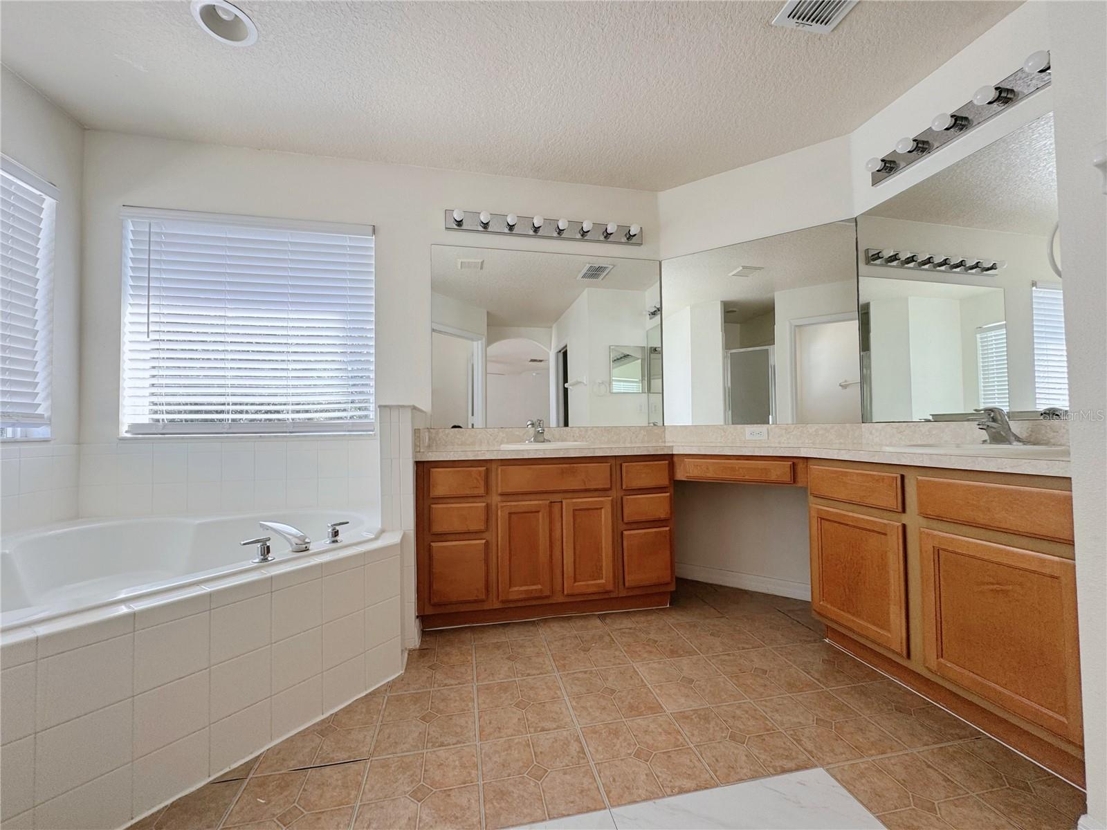 SUMMERPORT PHASE 1 - Residential Lease