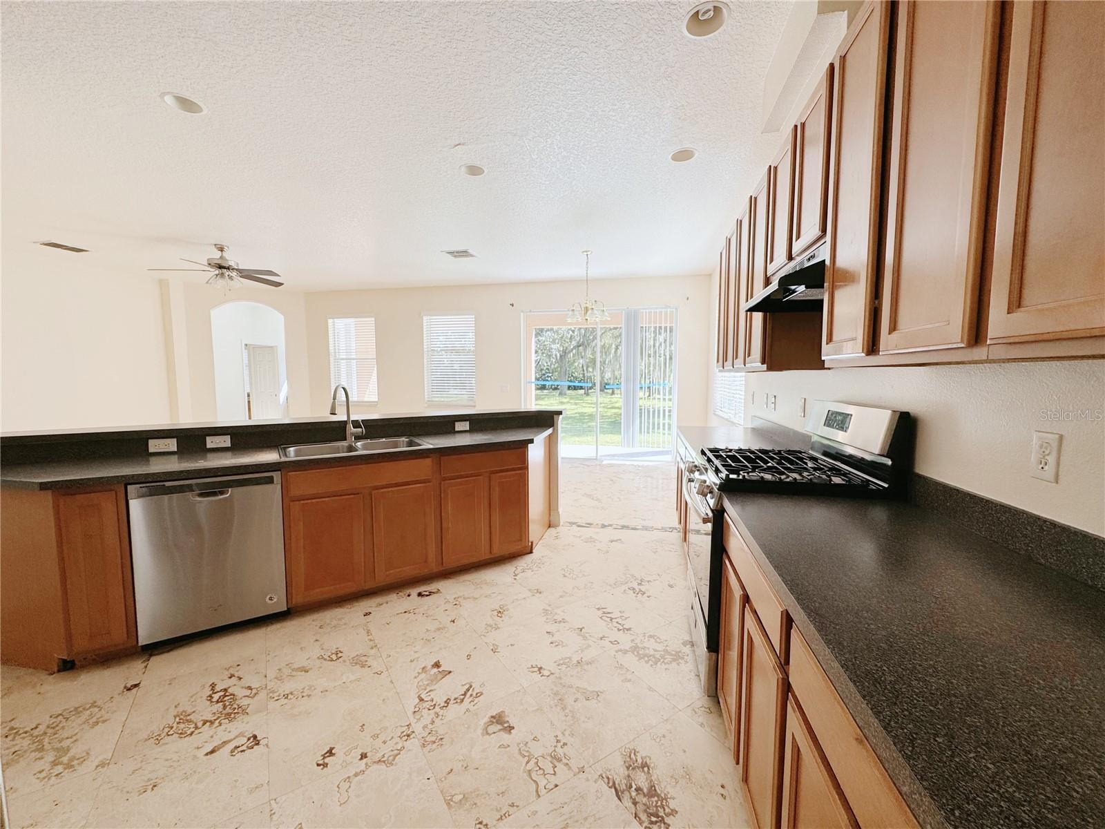 SUMMERPORT PHASE 1 - Residential Lease